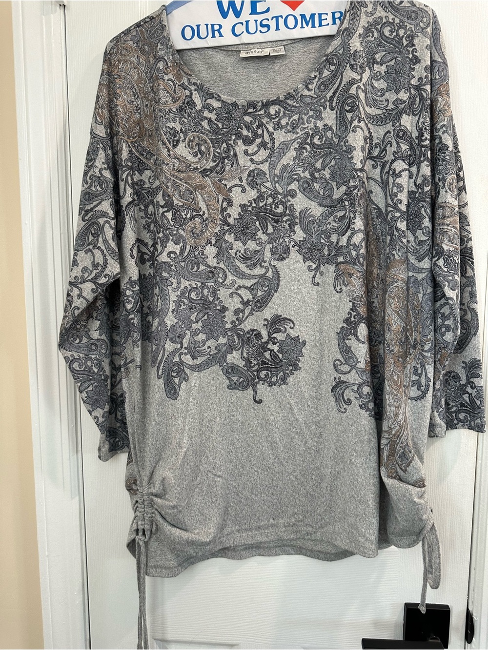 Avenue woman blouse size: 20